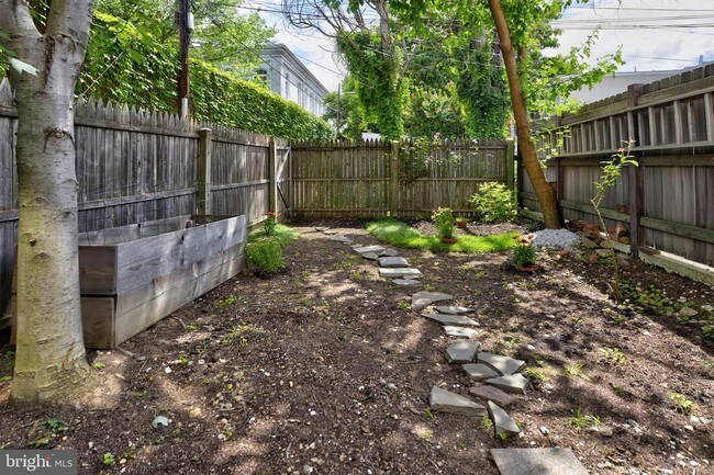 Photo - 1627 5th St NW House