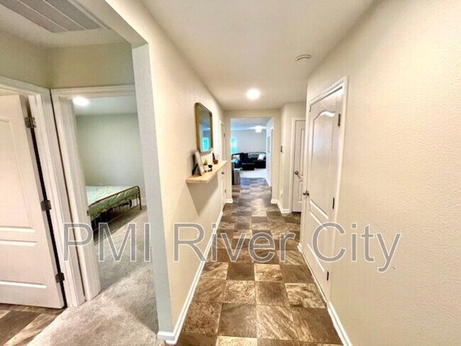 Photo - 6794 Langford St