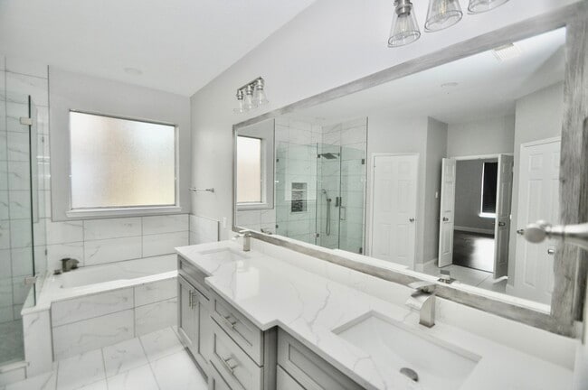 Photo - 8819 Hedgestone Ct