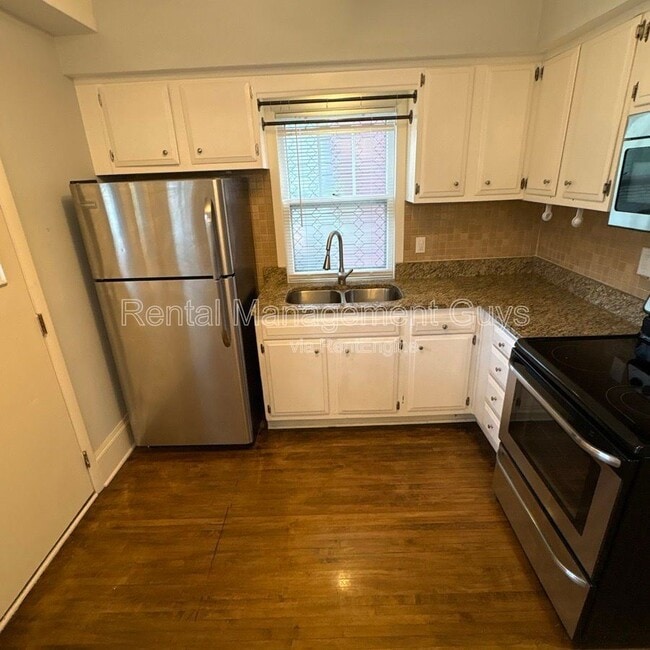 Photo - 3611 N Sheridan Ave