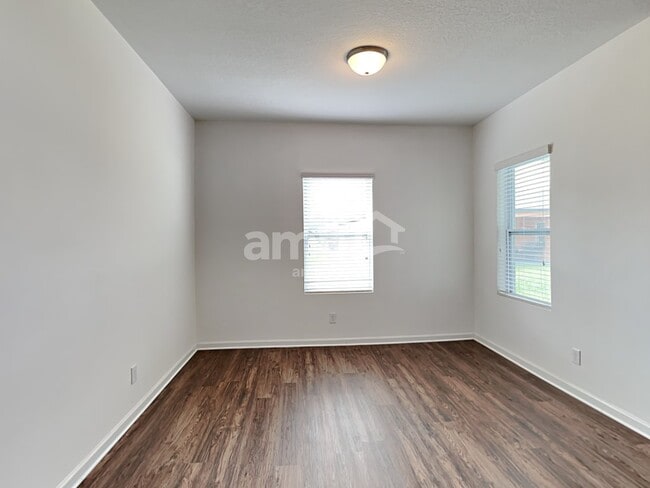 Photo - 4878 St James Ln