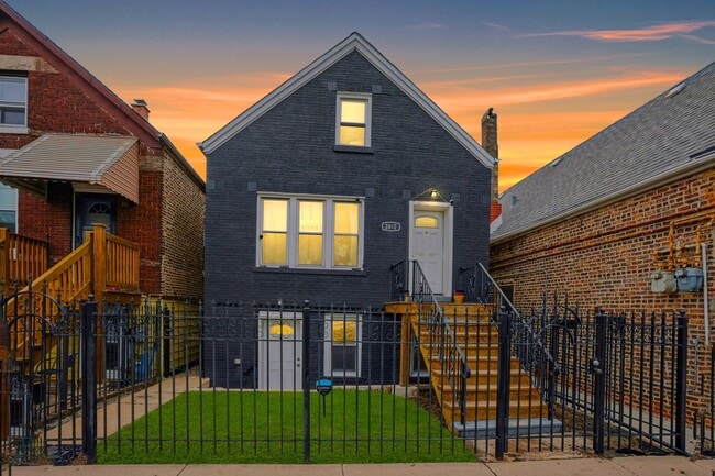 Building Photo - 2812 S Pulaski Rd Unit B