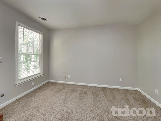 Photo - 1013 Chatsworth Ln