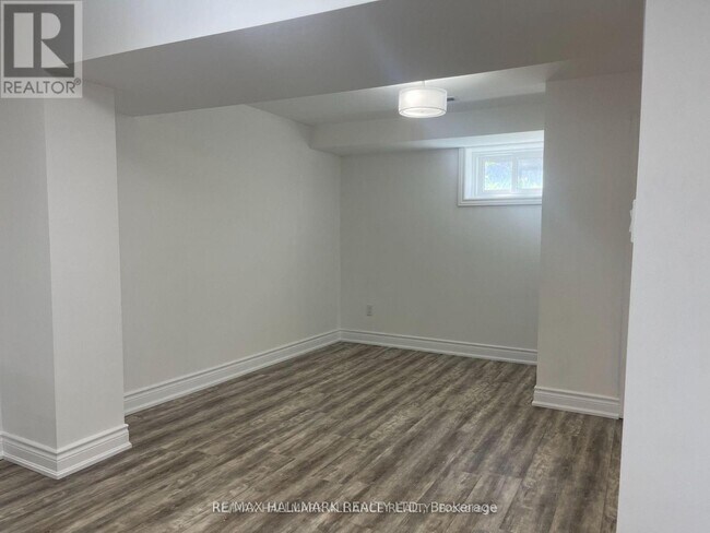 Photo - 29 Savona Dr