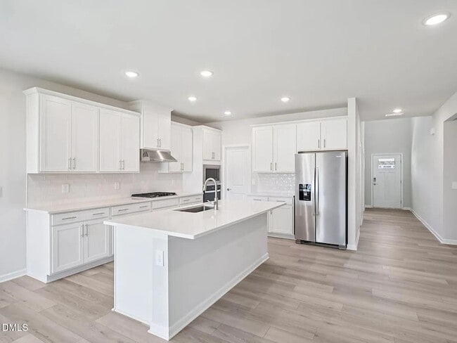 Photo - 300 Karlov Rd