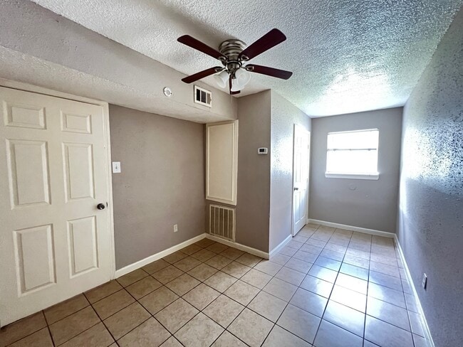Photo - 14039 Eagle Pass St