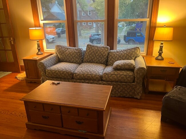 Living room - 711 W Ohio St