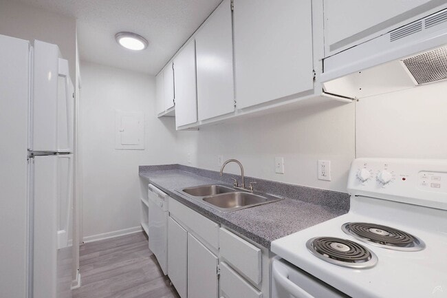 Building Photo - NEW 1x1!  Fantastic Emory area location - ... Unit 2219-03