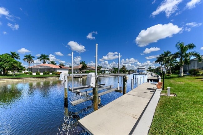Photo - 566 Port Bendres Dr