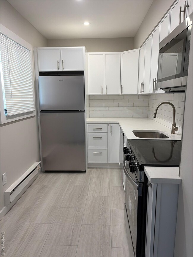 Building Photo - 99-105 W Hoffman Ave Unit Apt A