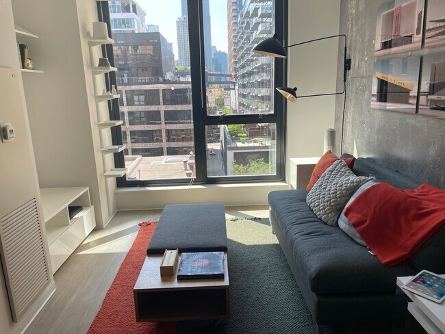 Photo - 678 N Wells St