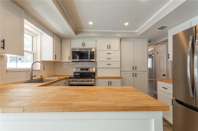 Photo - 2021 Valley Dr