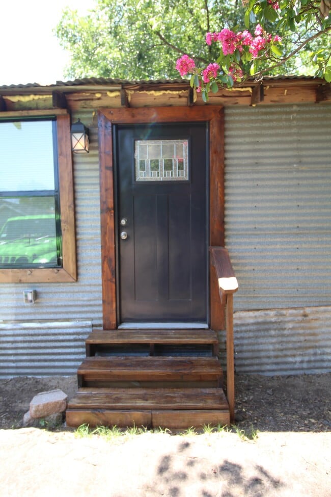 Photo - 213 N Waldrip St