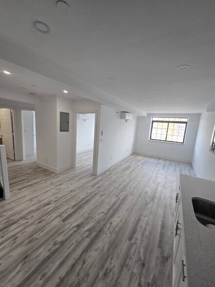 Photo - 41-20 71st St