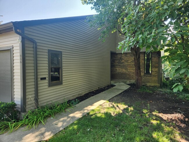 Building Photo - 956 Ravine Dr Rental