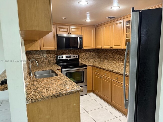 Building Photo - 8305 SW 152nd Ave Unit A-409