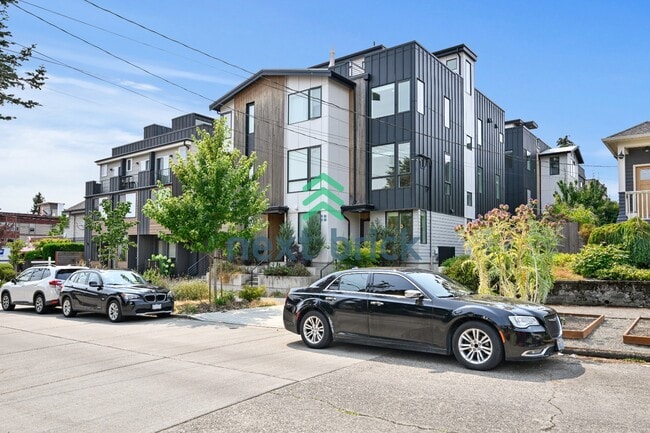 Building Photo - "Charming 2-Bed, 2-Bath Townhouse Retreat in Seattle – 1380 Sq Ft of Modern Comfort!"