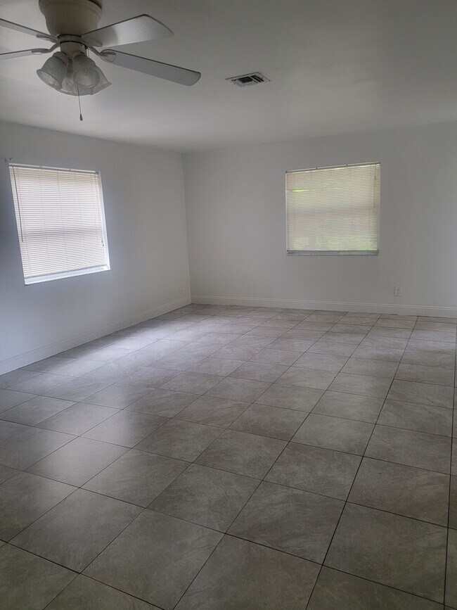 Photo - 853 SW 9th Ct Unidad #1