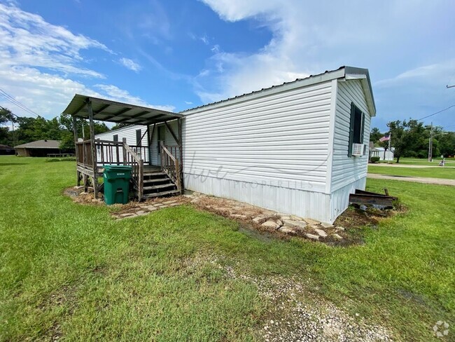 Building Photo - 3-Bedroom Mobile Home in Iowa, LA