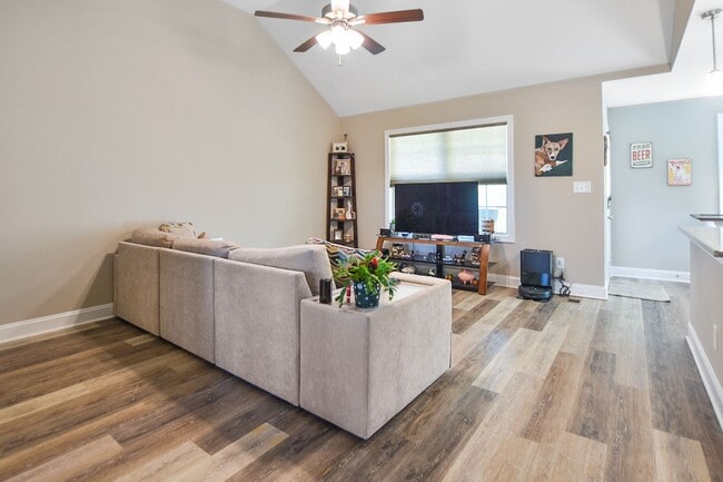 Photo - Pet Friendly Three Bedroom!