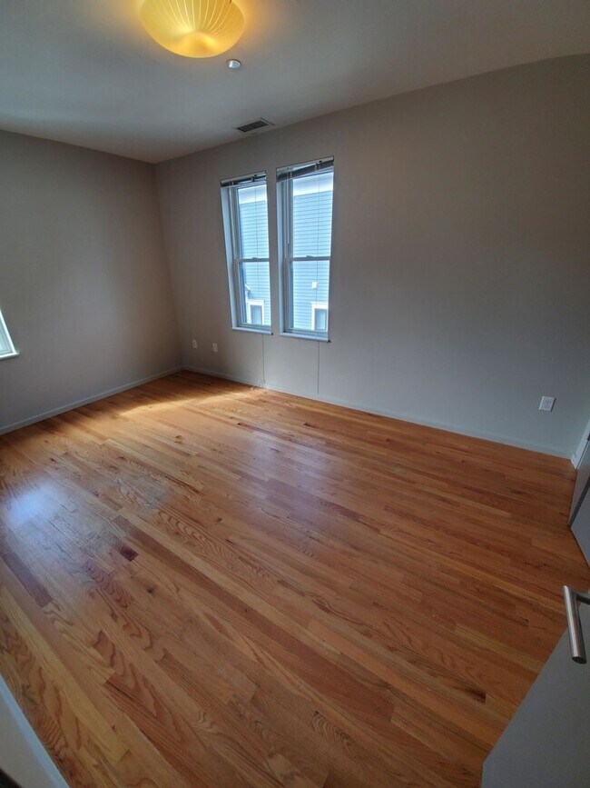 52 Glenville Ave