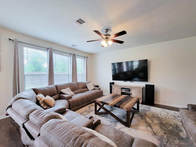 Photo - 5046 Longlane Dr