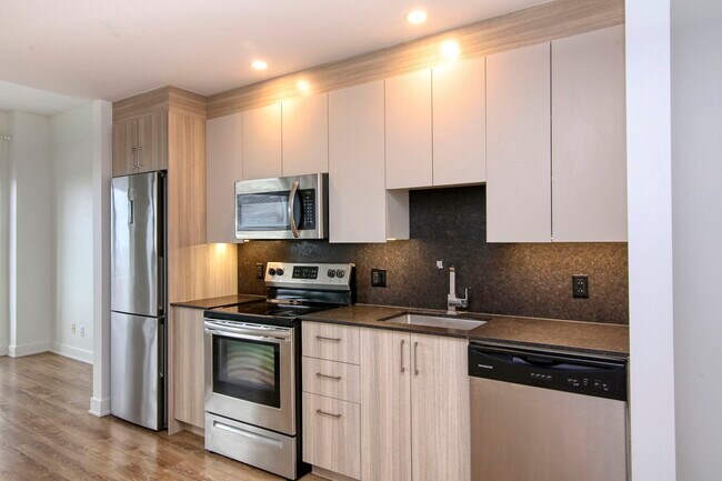 Building Photo - 30 Saint-Joseph Est Unit 1003