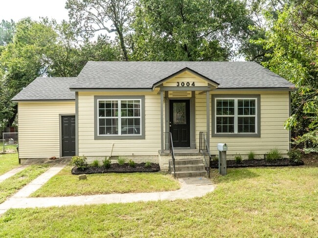 Freshly Updated 3 Bedroom House - Freshly Updated 3 Bedroom House