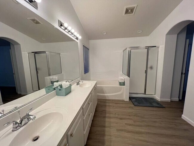 Photo - Beautiful 4 Bedroom 2 Bathroom Pool House in South West