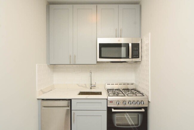 Photo - 533 W Belmont Ave Unit J04P