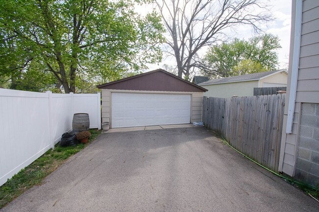 Photo - Close to Downtown Location with Fenced Yard