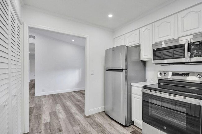 Photo - 229 SW 1st Ave