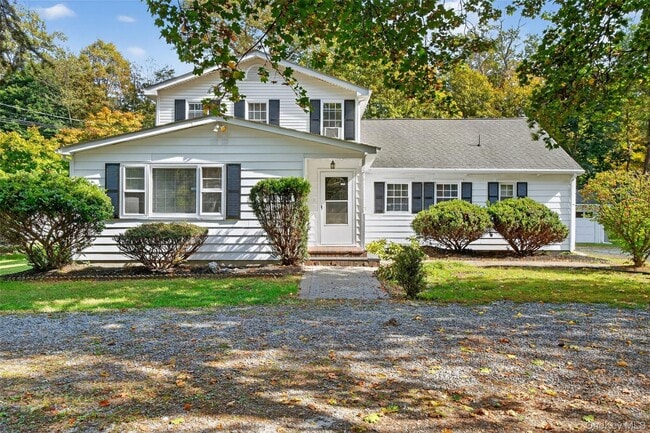 Building Photo - 296 NY-82 Unit 1