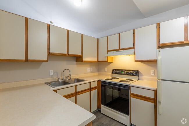 Kitchen - Brookwood Farms Apartments