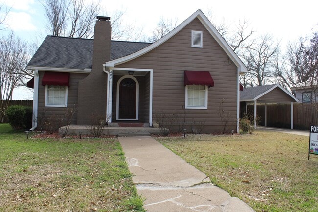 Photo - 403 W James St