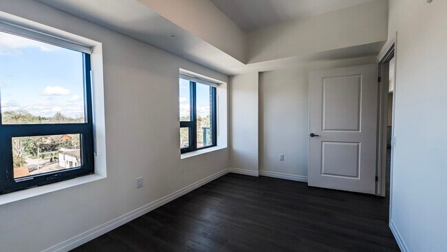 Photo - One Plus Den, One Incredible View Unit 601