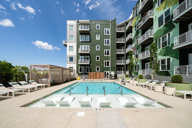 Queens Wedgewood Houston apartments — community photo