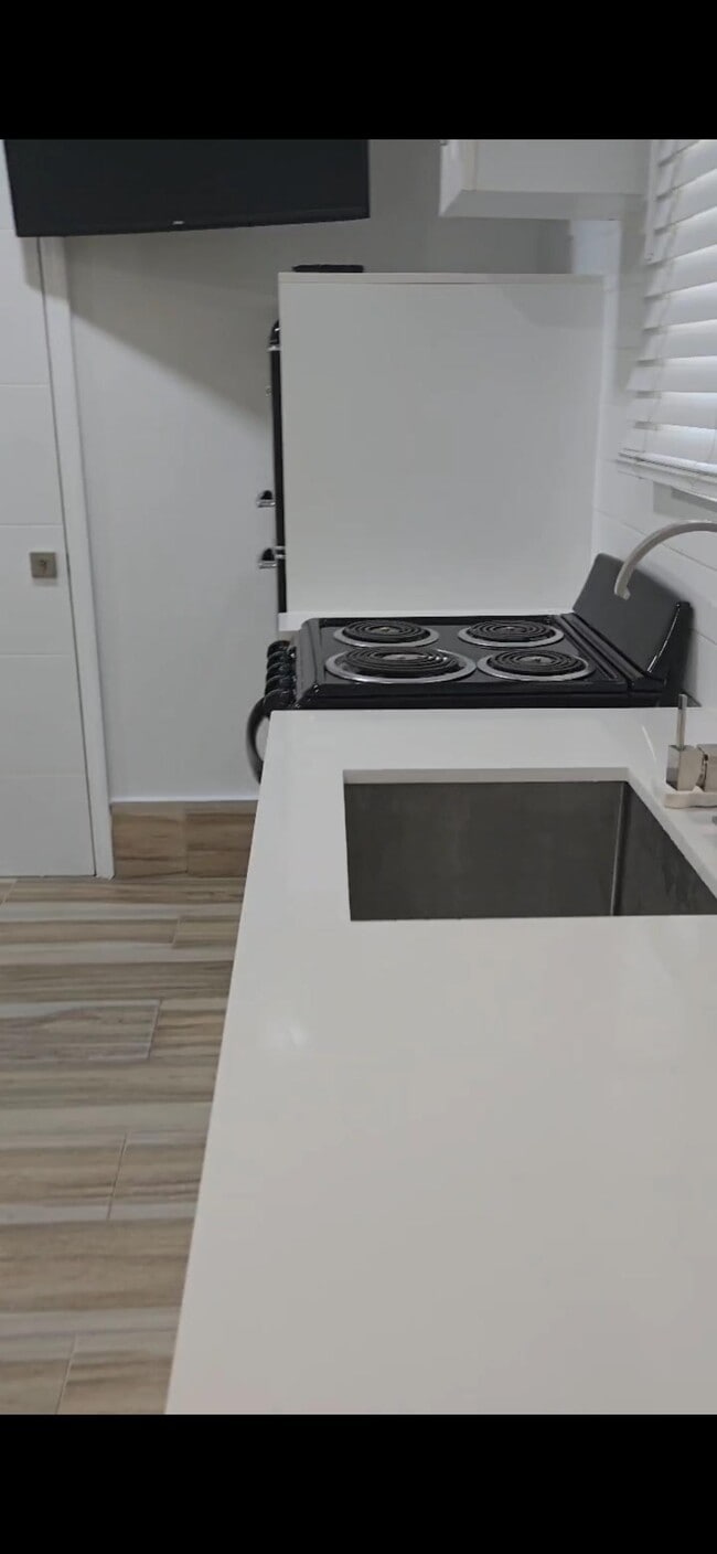 Photo - 1858 Dewey St