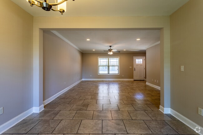 4BD, 2.5BA - 2000 SF - Living Room