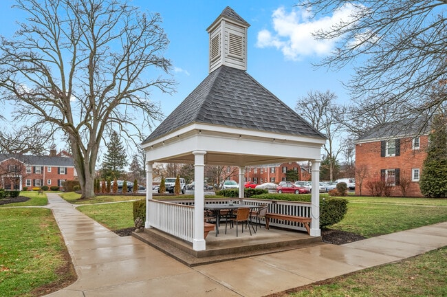 Photo - 836 Thorn St