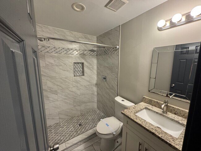 Photo - 323 4th St NE