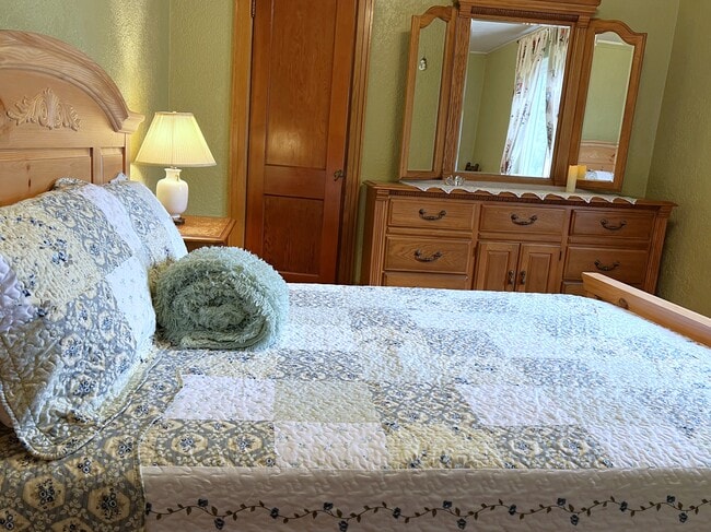 Photo - 148 Church St