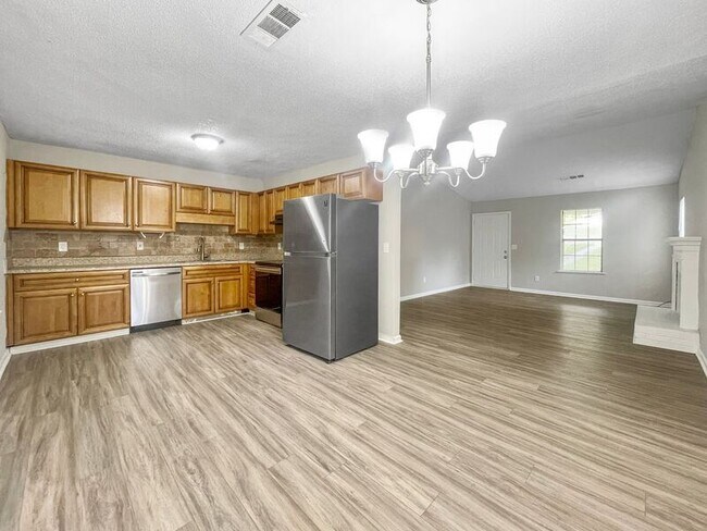 Photo - 2135 Valley Oaks Dr SE