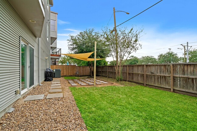 Building Photo - 3002 Hawkins St