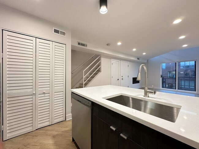 Photo - 853 W Grace St Unit 102D