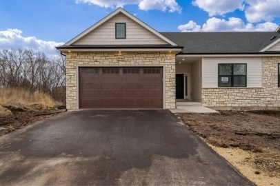 Building Photo - 5720 Willow Creek Ln