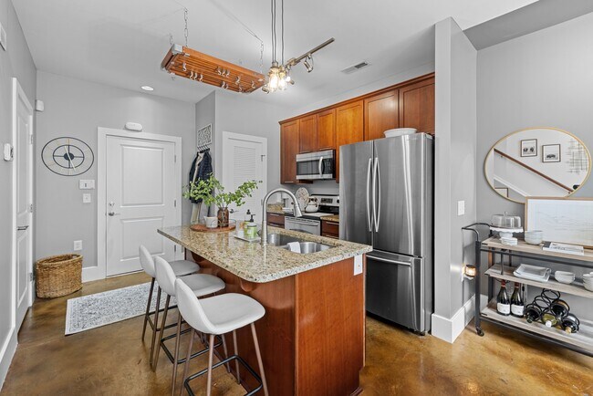 Photo - 444 S Blount St Unidad 102