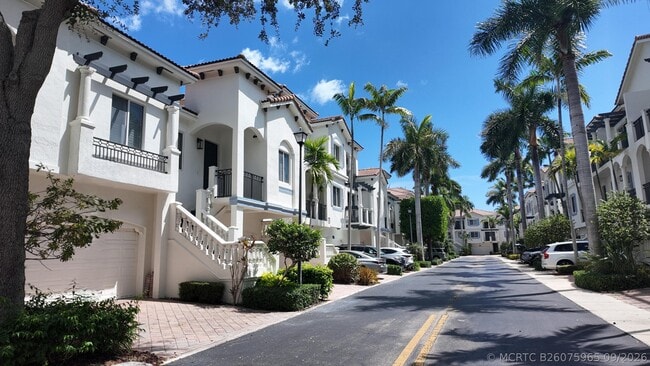 3038 Waterside Cir