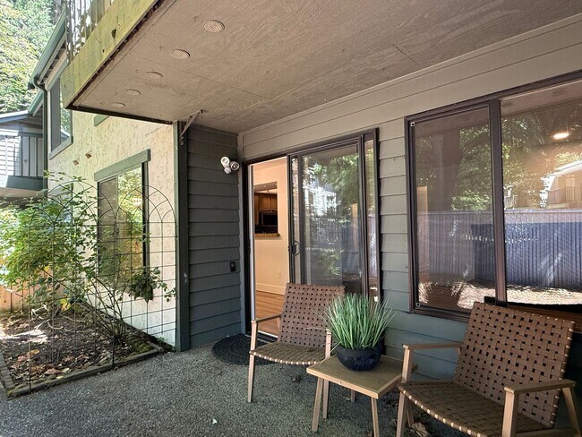 Photo - Spacious 2-Bedroom Ground Floor Condo with Private Yard in Kirkland Unit L105