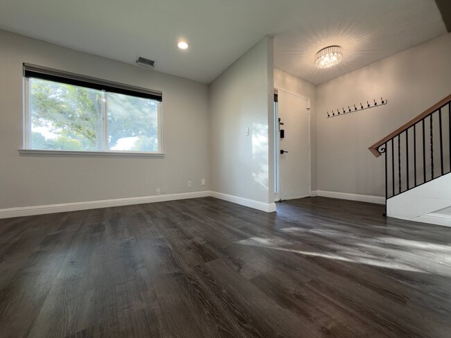 1430 Newhall Pkwy